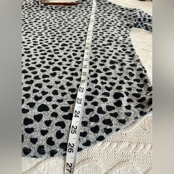 Philosophy Gray with Black Heart Design Long Sleeve Top Women’s Size Medium - Picture 11 of 13